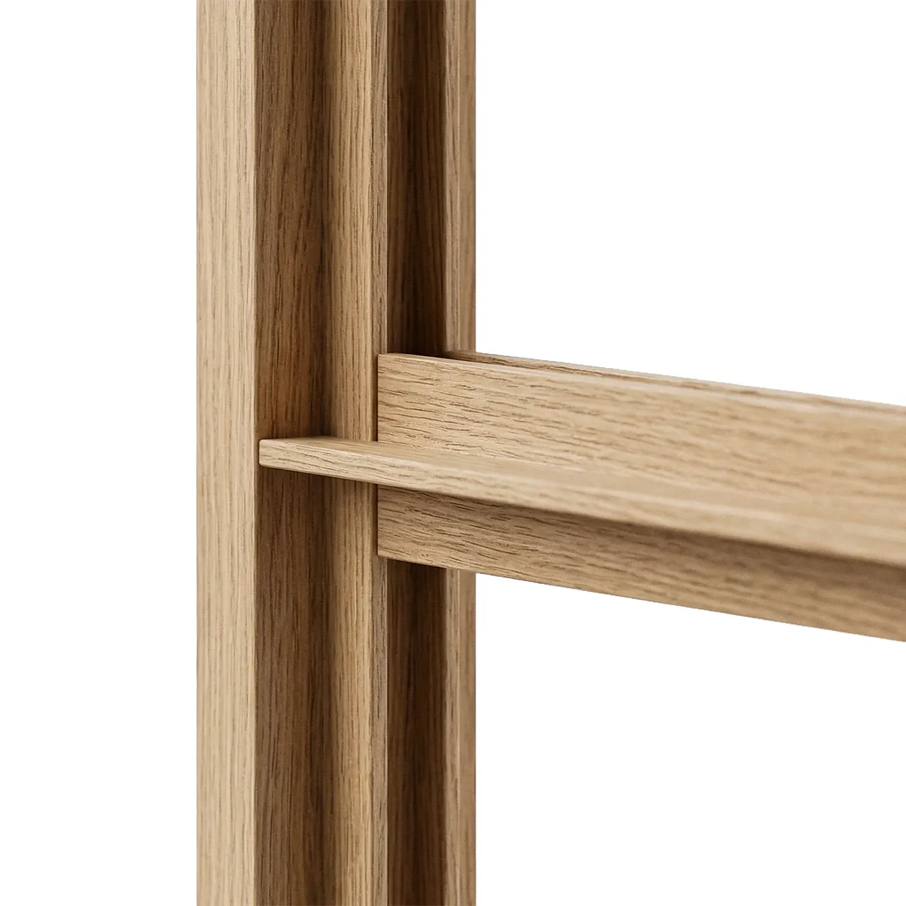 Eiche furniertes Aluminiumprofil einer Lofttür als Beispiel für die Oberfläche Natural.